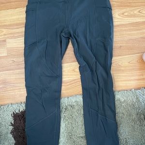 Lululemon running pants.. wanderlust pant pockets on the side
